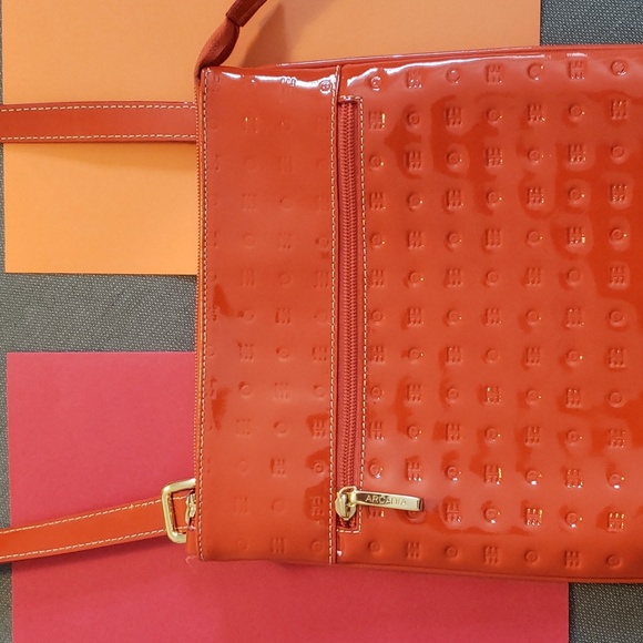 Arcadia red patent leather cross body bag, 11 1/2" x 9 1/2" - Picture 6 of 7